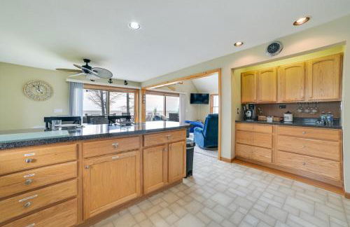 Waterfront Lake Huron Home - Private Beach! - Foto 8