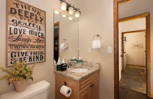 Stunning Mountain Retreat with View and Private Hot Tub - Foto 34