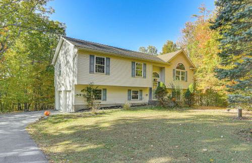 Hike, Ski and Explore Otisville Retreat with Yard! - Foto 2