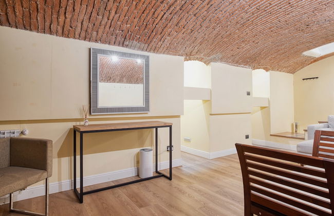 JOIVY Stylish Central Maisonette - Photo 16