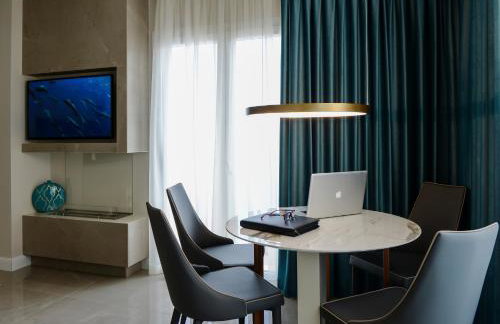 L-Suites - Photo 58
