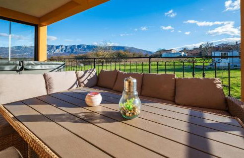 Pet Friendly Apartment In Krsan - Photo 19