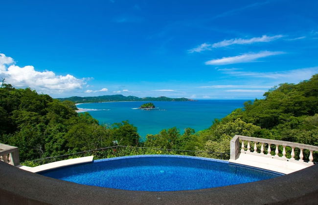 Beautiful Condo in Peaceful Cliffside Location with a Private Balcony & Stunning Ocean and Mountain Views - Foto 22