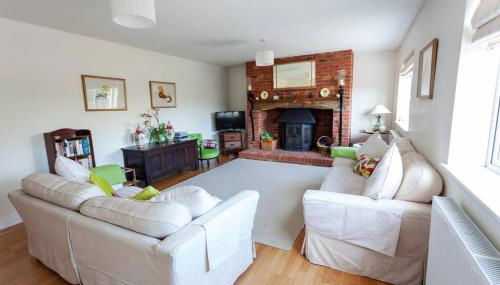 2100 Sq Ft Beach House with large garden - Foto 2