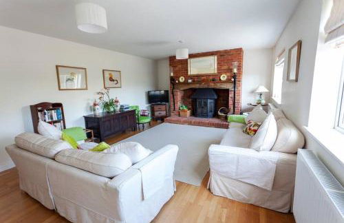 2100 Sq Ft Beach House with large garden - Foto 2