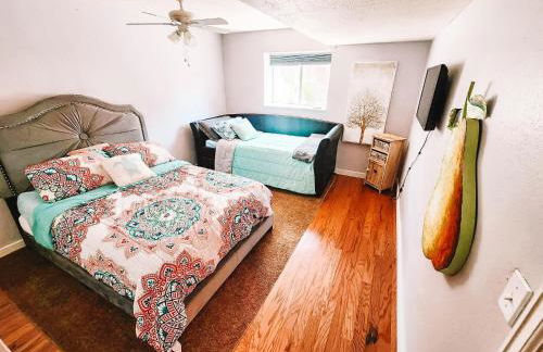 Theater Room Pet Friendly Near AF Academy Peaceful - Foto 22