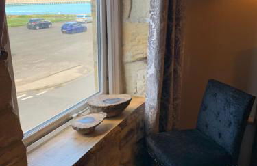 The Anchorage - sea views and beach on doorstep - Photo 11