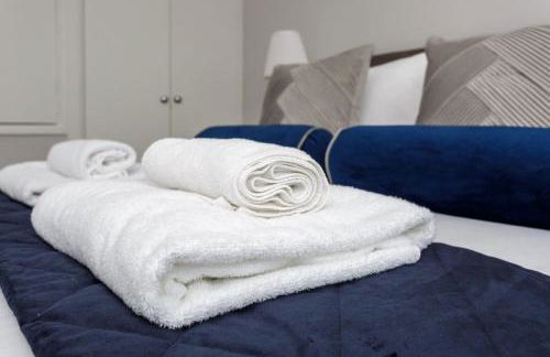 Castle View - 2 Bed Stylish Coastal Port Solent Retreat with Views! Parking, Sleeps 6 - LONG TERM STAY WINTER SPECIAL OFFER- By Blue Puffin Stays - Photo 26