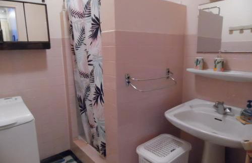 Charmant F2 à Amélie-les-Bains avec terrasse, parking et Wi-Fi, proche thermes et centre-ville - FR-1-703-116 - Foto 5