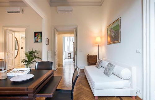 Flat Three - Photo 3