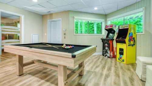 7 Bdrm, Pickleball, Bball, HotTub, FirePit, Golf! - Photo 5, Game Room