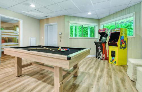 7 Bdrm, Pickleball, Bball, HotTub, FirePit, Golf! - Foto 5