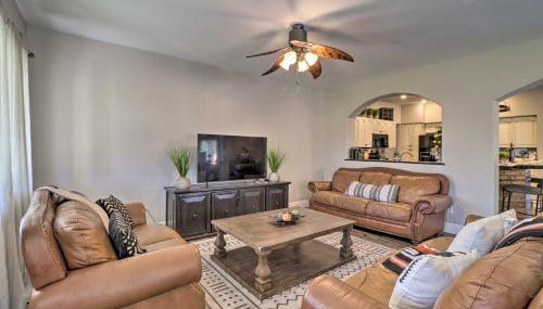 Lavish Family Escape with Game Room in Avondale! - Foto 3
