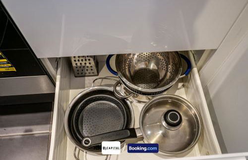 Last-Minute Secure l Sleeps Up to 8 l 2 Bedroom Apt By Capital Retreats Short Lets & Serviced Accommodation London With Balcony, Free WiFi - Foto 9