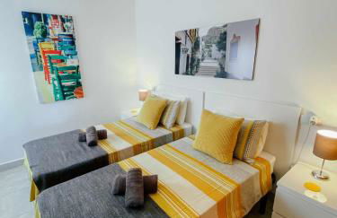 Stunning 2 bedroom apartment with Pool View - Photo 30