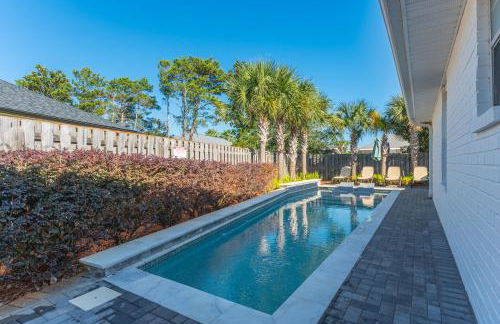 Beautiful Pet Friendly Home! Tropical Pool, Optional Golf Cart & Pool Heat, Minutes to Beach - Foto 60