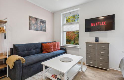 Vorstadtoase für 3 - Queensize-Bett, Schlafcouch, Parkplatz & Netflix - Nähe BER - Foto 3