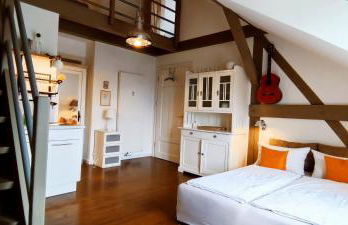 LoggiaHaus am Schloss, 5 Ferienwohnungen, teils mit Schloss- und Seeblick - Foto 24