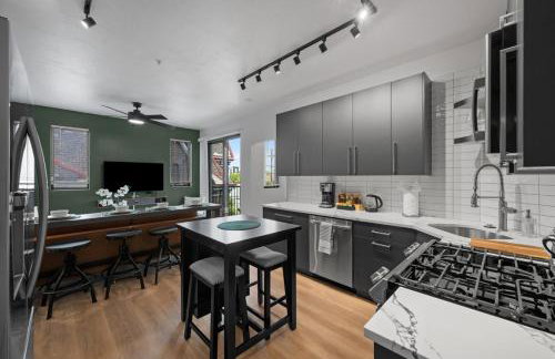 PFR Suites - Highland, 3BR 2BA Shadyside Condo, 2 King Beds, 3rd Floor Walkup - Foto 41