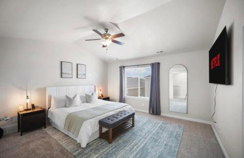 Charming Family Stay w Arcade Theatre Ski Haven Walking trails and river walk in backyard - Foto 1