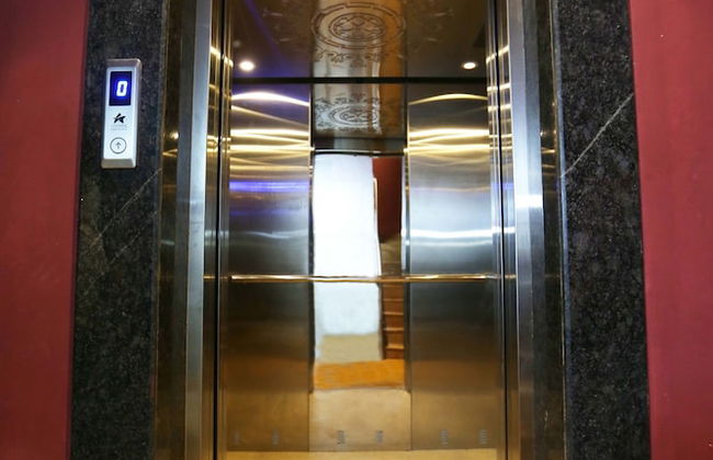 Royal Oakwood Villa by Shiloh Stay - Photo 22