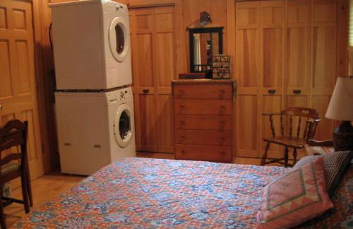 Charming Cabin with Serene Lake Views for a Family Getaway near Pittsfield, Massachusetts - Foto 21