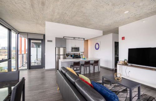 Sophisticated 3BR Suite - New Modern and Luxurious - Photo 5