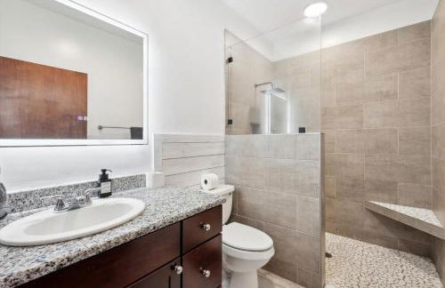 The Perfect Holiday Getaway 5BR 4BA with Pool and Hot Tub - Photo 23