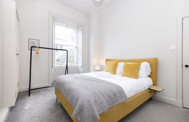 JOIVY Iconic Cockburn Street 4 Bedroom Apartment: Heart of Old Town - Foto 59