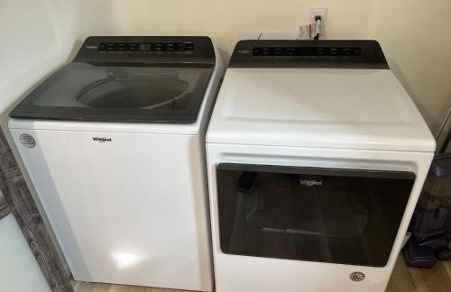 Modern Europe-Inspired Bungalow - Whole House with Workspace - Foto 3