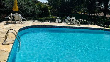 Búzios Praia da Ferradura Linda casa dentro de Condomínio com toda infraestrutura - água e luz inclusos na tarifa - Foto 2, sunbed