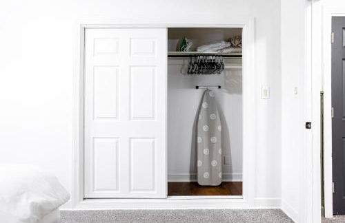 King Size Bed, Near Hwy, Work Desk, Close Parking - Foto 32