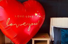 Luxury Romantic Bolt Hole - Photo 3