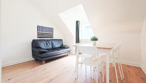 Tolstov Apartments - 3 Room Attic Apartment - Kitchen - 5 min to Messe DUS - Foto 3