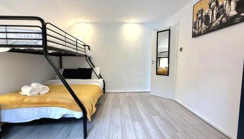 Serene 3-Bedroom Family Rochdale Home with Garden - Foto 4