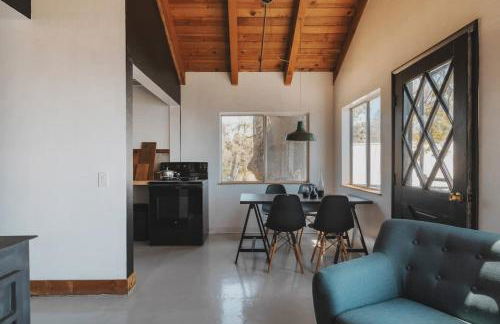 Secluded rustic 1-bedroom cabin on private land - Foto 7