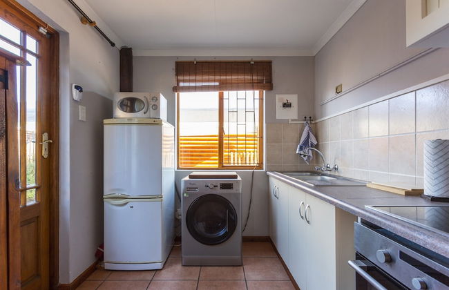 Experience Nature at Brenton on Sea With Breakers Dolphins and Whales - Foto 21