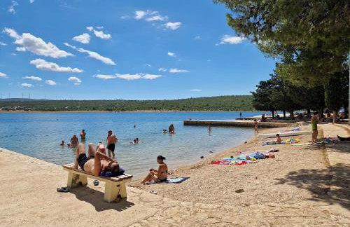 Small apartment in Gornji Karin near the beach - Foto 4