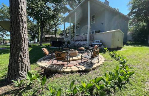 Massive lakefront home with HOT TUB - Foto 52