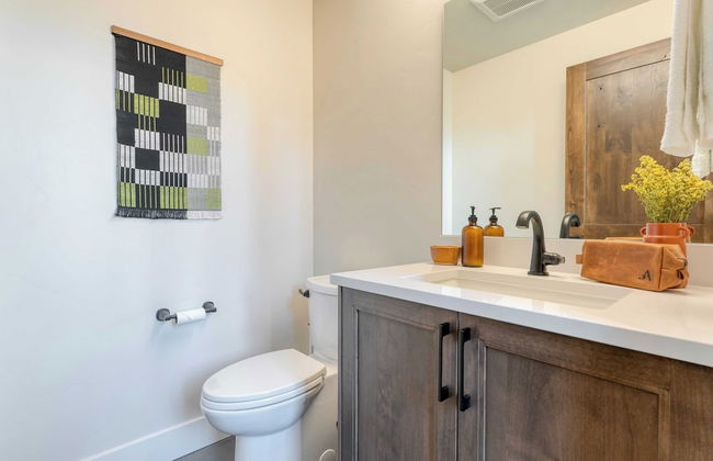 Grand Fir by Avantstay Hot Tub and Firepit - Foto 5