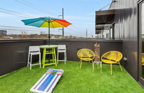Huge Private Patio with Games & Skyline Views - Foto 25