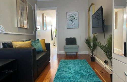 JAN'S HAVEN Wembley Park - lovely 1 bedroom flat, sleeps 4, free parking, 10 minutes from Wembley stadium and Wembley Park station - Foto 6