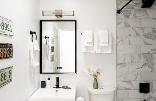 Chic Mid-Century Home Near Olde Town Arvada - Foto 23