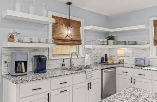 Spacious Family Haven - Walk to Downtown & JBU - Foto 35