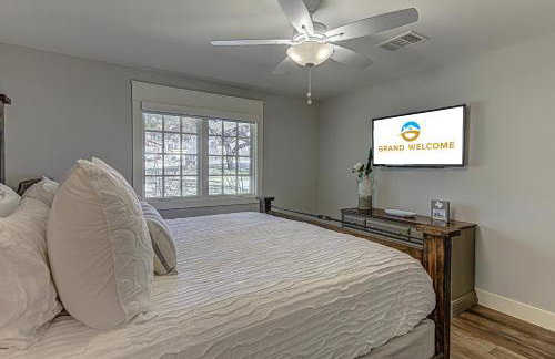 Lakefront Family Home for 12 w Picturesque Views & Patio - Foto 21