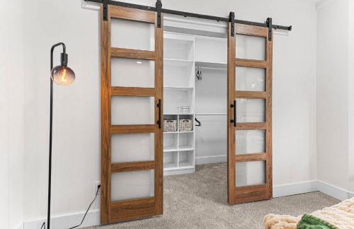 Spacious 4BR House Near Downtown, Perfect for Groups & Pets - Foto 29