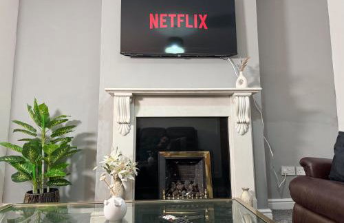 Stoneleigh Retreat 4BR Entire Home - Photo 21