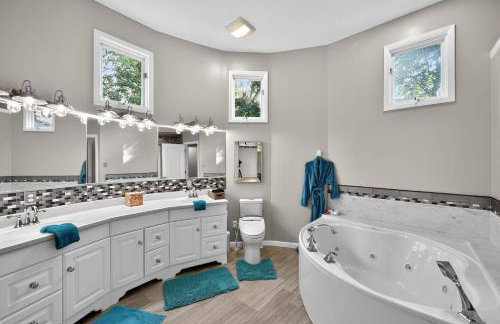 Secluded Luxe 5BR Estate| Pool, Wineries, Near ND - Foto 46