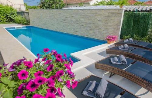 Villa Barbara-Kastela with heated pool - Foto 17