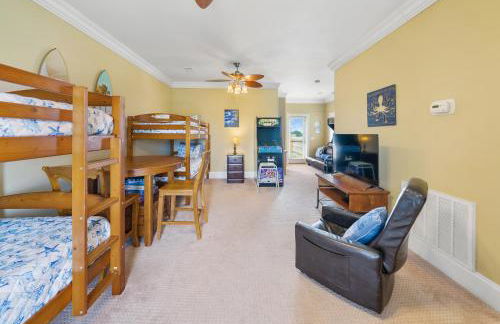 Summer Special, Lux 4BR House Sleeps 12, Pool, Elevator, King bed - Foto 52